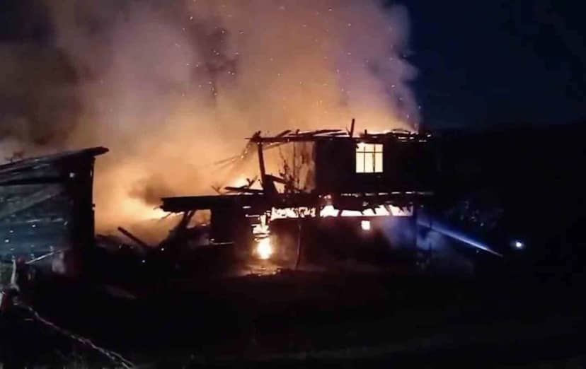 Kastamonu'da 1,5 yıldır kullanılmayan ahşap ev yangında kullanılmaz hale geldi