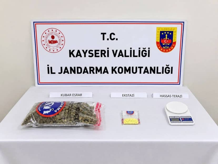 Kayseri'de yapılan aramada 1 kilo 10 gram uyuşturucu bulundu, 3 kişi gözaltına alındı