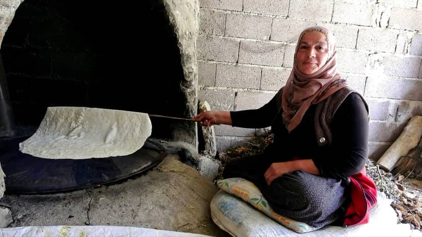 Kayseri Yeşilhisar'da kadınlar kışlık yufka ekmeğini imece usulü hazırlıyor
