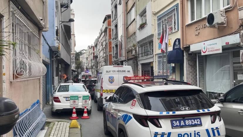 Şişli'de yan binanın çatısına geçen kadın iddiaya göre tenteye basınca düşerek öldü