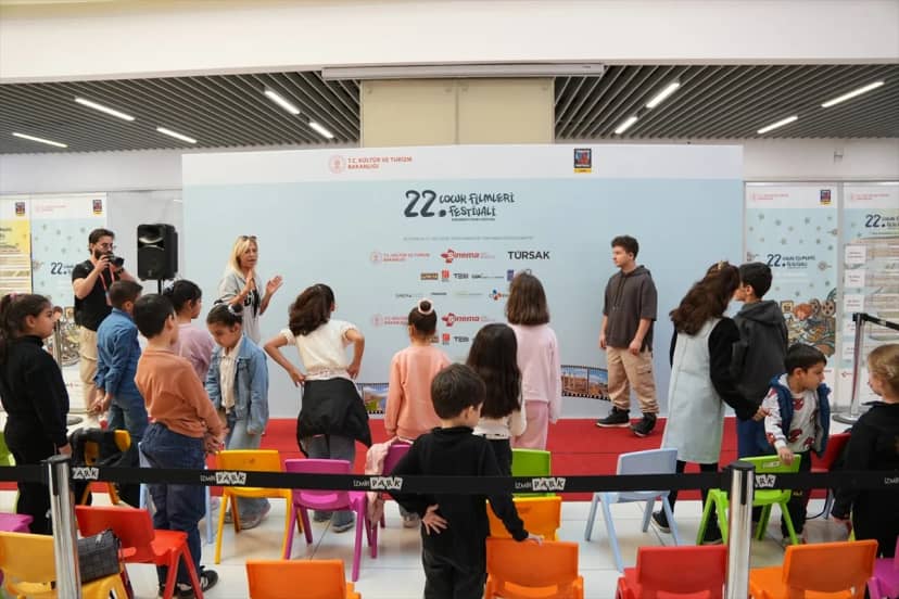 TÜRSAK Çocuk Filmleri Festivali İzmir'de başladı, ilk gün çocuklar atölyelere katıldı