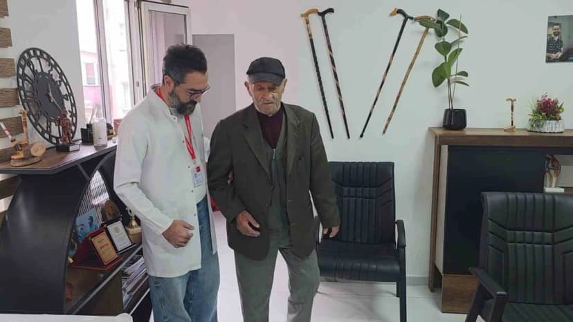 Zonguldak Ereğli'de 72 yaşındaki maden işçisi 3 aylık tedaviyle yürümeye başladı
