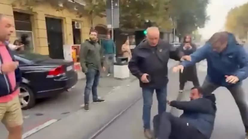 Bir ülke bunu konuşuyor! Ünlü iş insanı yanında çocuğu bulunan bir kadını tokatladı: Sonrasında meydan dayağı yedi 6