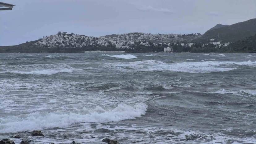 Bodrum'da olumsuz hava nedeniyle Datça ve İstanköy feribot seferleri iptal edildi
