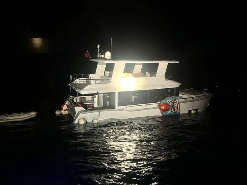 Çanakkale Ayvacık'ta su alan teknedeki 2 kişiyi Sahil Güvenlik kurtardı
