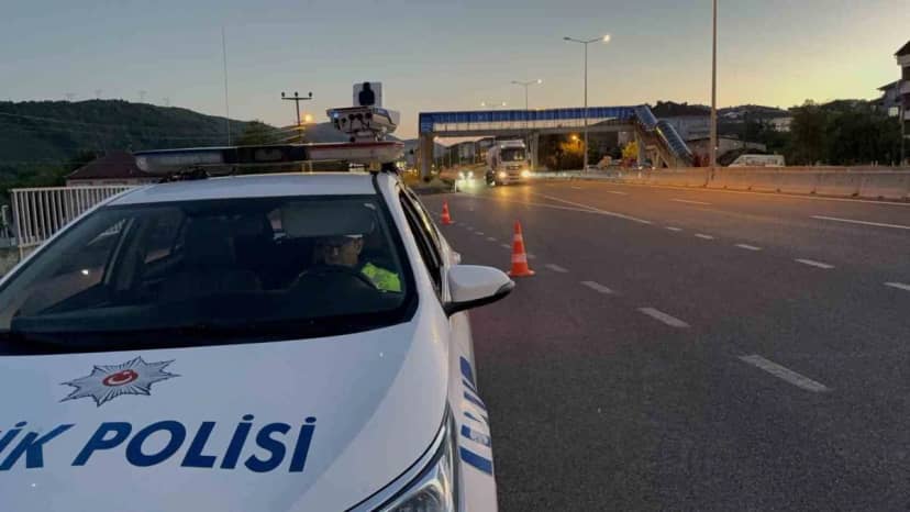 Düzce'de denetimlerde 1762 sürücüye ceza yazılırken 259 araç trafikten men edildi