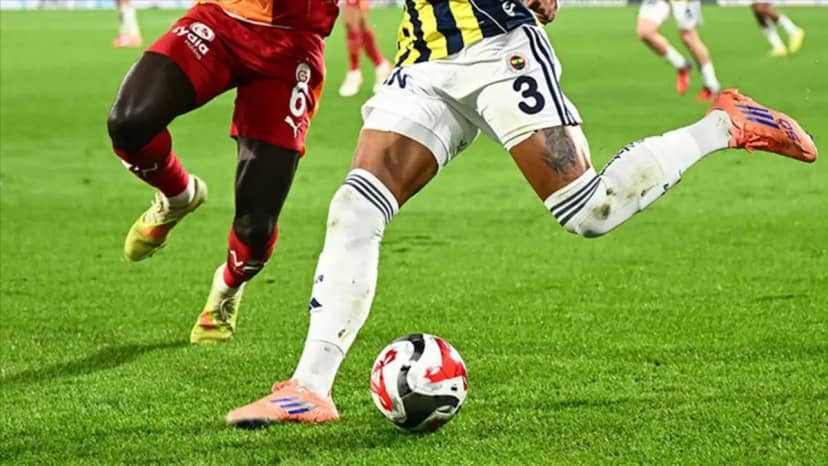 En çok merak edilen isimdi! Saatler kala karar verildi: İşte Galatasaray-Fenerbahçe derbisinde muhtemel 11 ler 5