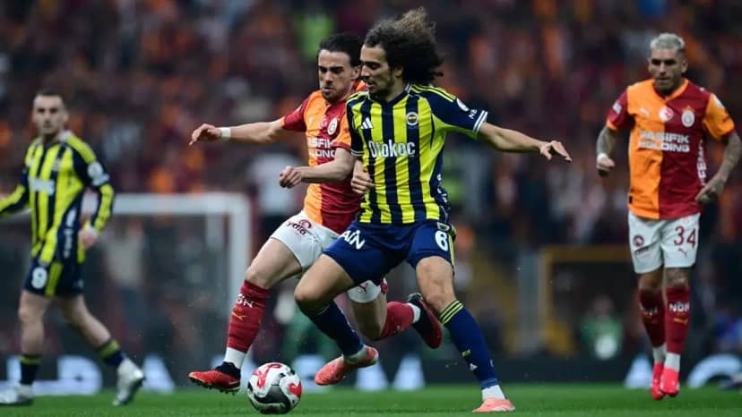 En çok merak edilen isimdi! Saatler kala karar verildi: İşte Galatasaray-Fenerbahçe derbisinde muhtemel 11 ler 3