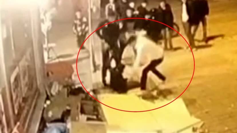 Esenyurt'ta engelli genci darp edip dişlerini kırdılar! O anlar kamerada