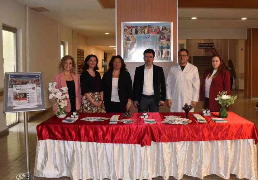 ESOGÜ Hastanesi'nde Hasta Hakları Günü için bilgilendirme standı kuruldu