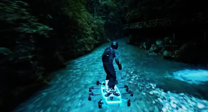 Green Goblin’in uçan kaykayı gerçek oldu: Çinli kâşif nehirlerin üzerinde uçtu