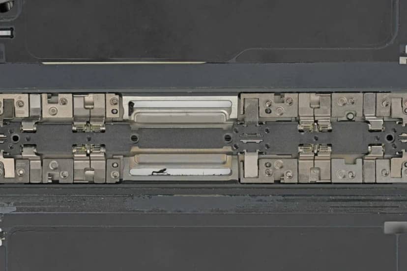 iPhone Duo'da ekran çatlama şikayetleri artıyor: İki ihtimal öne çıktı