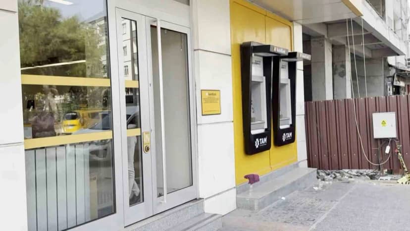 İskenderun'da kamu bankası şubesine camı kırarak giren şahıs eli boş ayrıldı