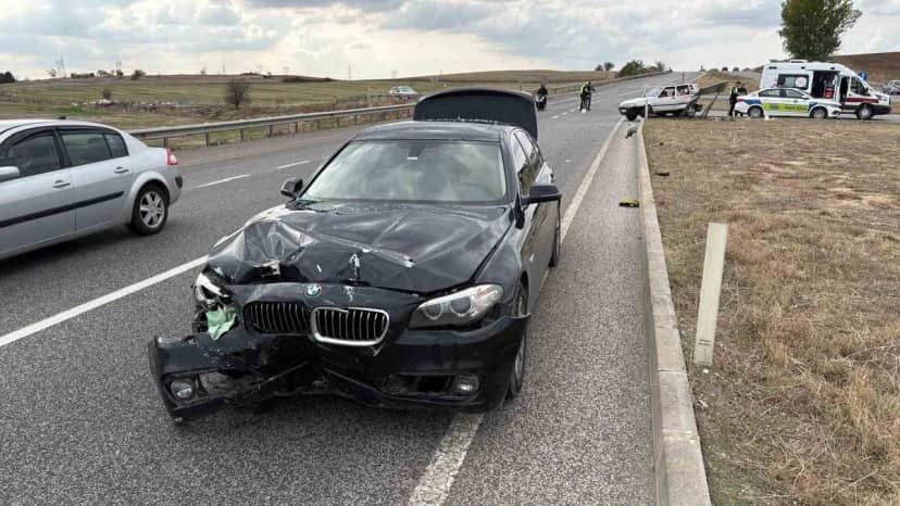 Kırklareli Babaeski'de D100'de iki otomobil çarpıştı, 1 kişi yaralandı