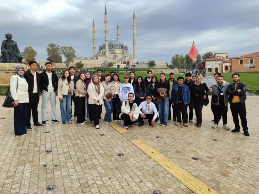 Kırklareli Üniversitesindeki uluslararası öğrenciler Edirne'de tarihi yerleri gezdi