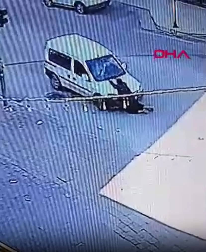 Oyun değil, Türkiye de yaşandı! Önünü kestiği aracı böyle çaldı 1