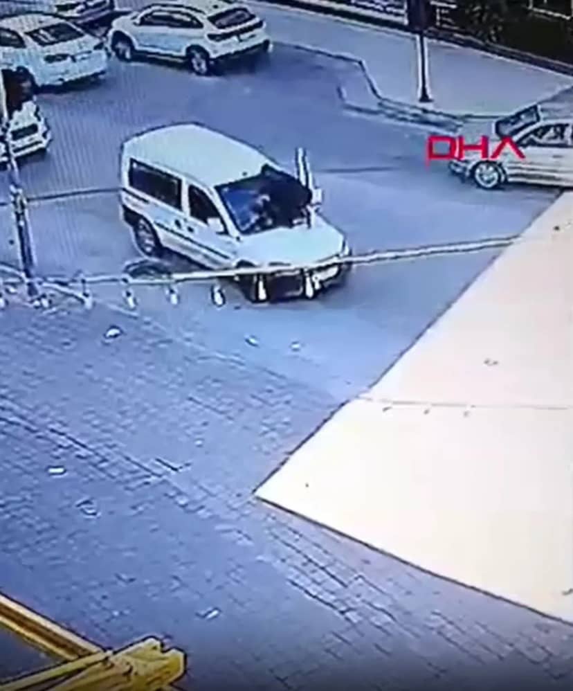 Oyun değil, Türkiye de yaşandı! Önünü kestiği aracı böyle çaldı 2