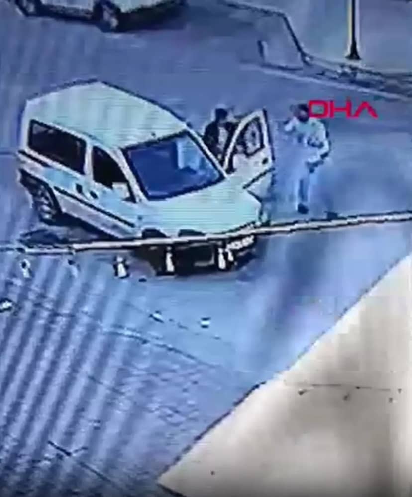 Oyun değil, Türkiye de yaşandı! Önünü kestiği aracı böyle çaldı 3
