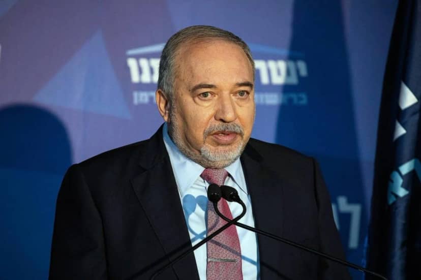 Seçime saatler kala eski müttefikinden Netanyahu'ya ihanet suçlaması! Başsavcıya başvurdular