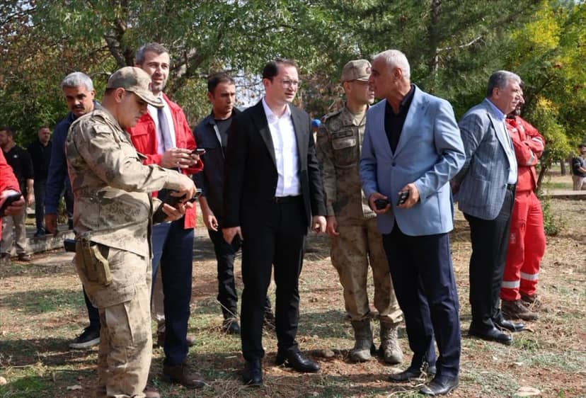 Siirt Kurtalan Kaymakamı Başara, TPAO kampındaki yangında inceleme yaptı