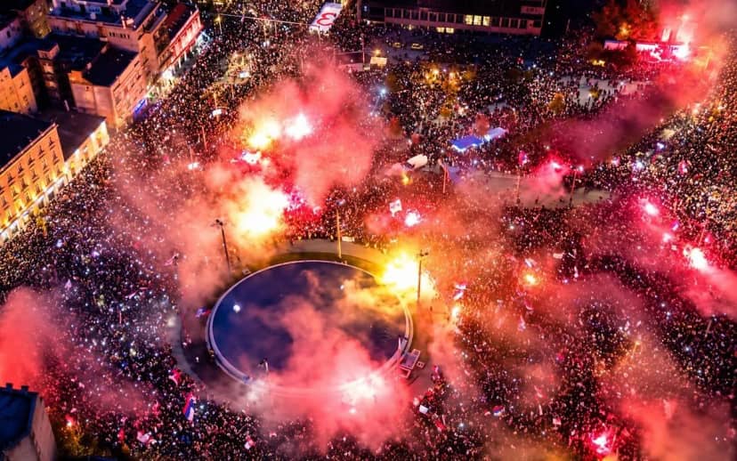 Sırbistan'da 14 yıllık iktidar devrildi! Yeni yönetim Kosova'yı tanıyacak mı?