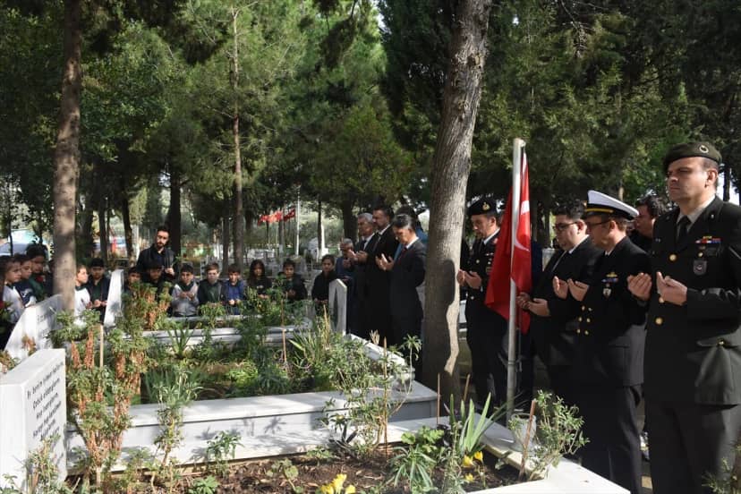 Tekirdağ'da şehit öğretmen Neşe Alten ve babası kabirleri başında anıldı