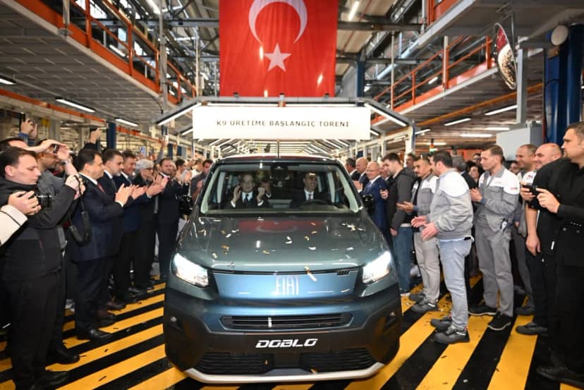 Tofaş'ın Bursa'daki 300 milyon dolarlık yatırımında seri üretim başladı: Hedef yıllık 100 bin araç, banttan ilk inen Doblo oldu