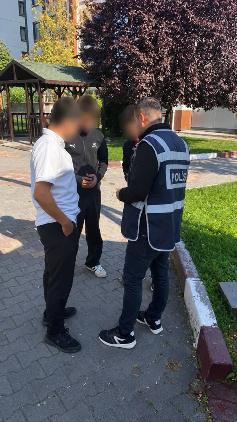 Tokat'ta polis, okul çevresi ve öğrenci servislerine yönelik denetimleri sürdürüyor