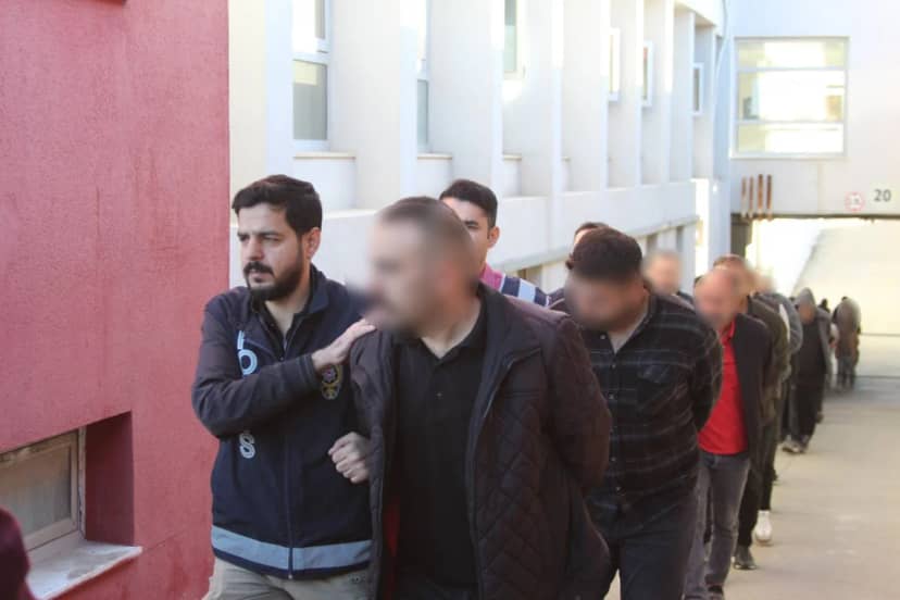 77 kurgu kaza, kiralık sürücü, anlaşmalı eksperler! 25 milyonluk vurgun yapan sigorta şebekesinin yöntemleri deşifre oldu