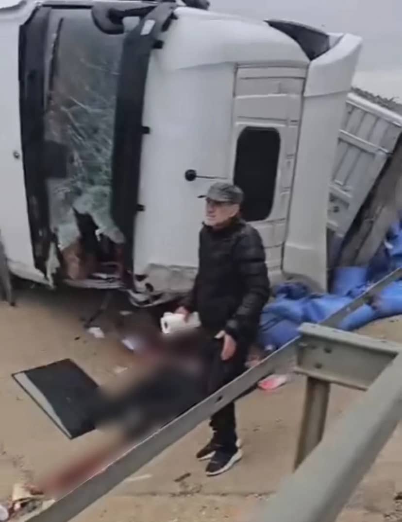 Ankara-Eskişehir karayolunda devrilen tırda 1 kişi ağır yaralandı