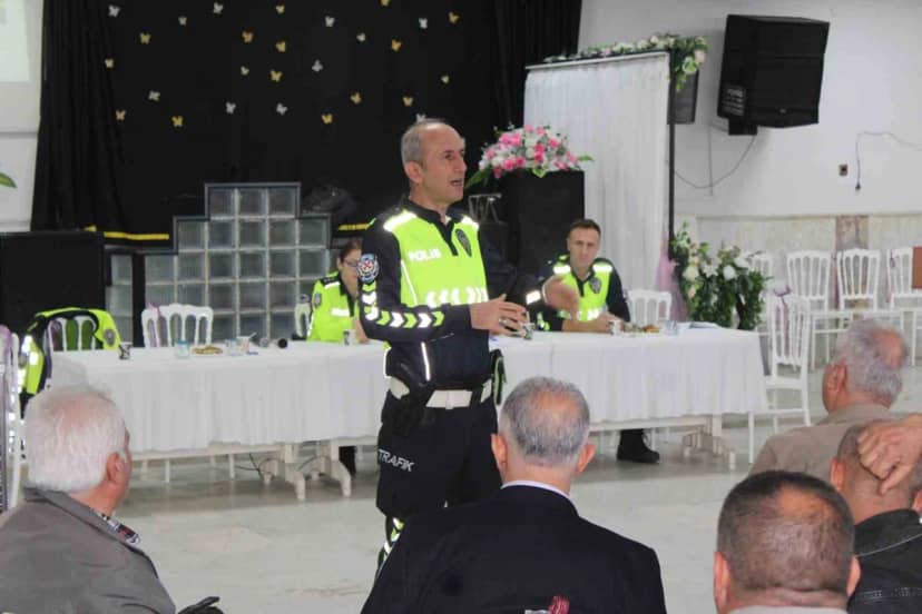 Aydın'da servis şoförleri ve rehber personel için trafik eğitimi düzenlendi