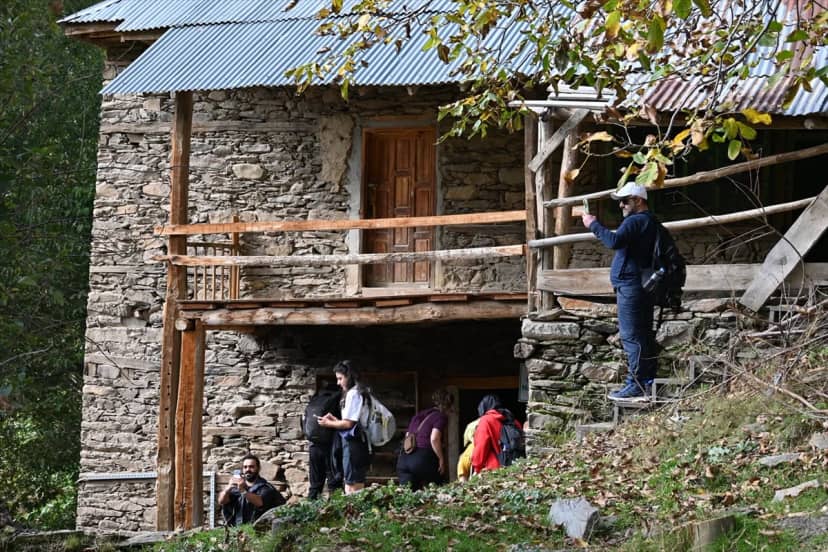 Batman'dan gelen doğaseverler Hizan'da 10 kilometrelik parkurda yürüdü