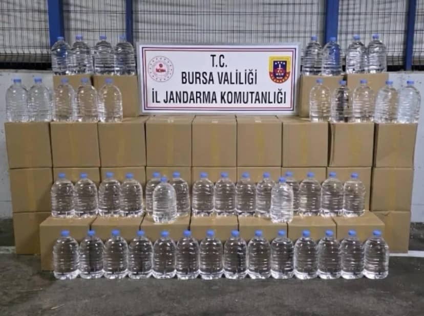 Bursa'da jandarma operasyonunda bir araçta bin 260 litre etil alkol bulundu