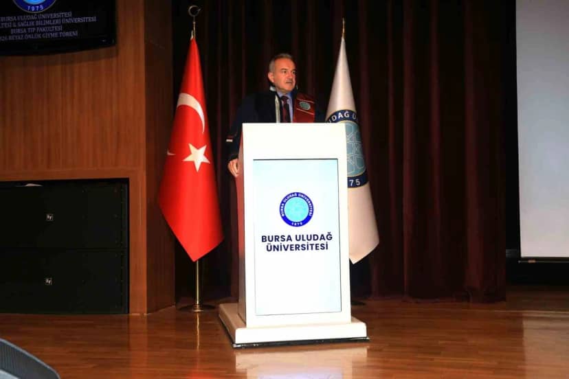 BUÜ Tıp Fakültesinde yeni öğrenciler için beyaz önlük töreni yapıldı