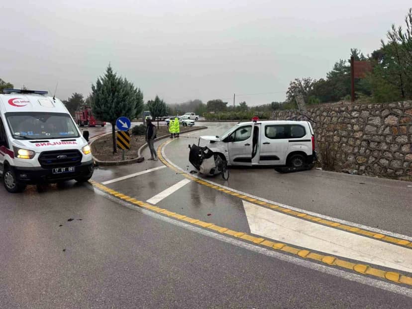 Çanakkale Ayvacık'ta yağışlı havada takla atan hafif ticari aracın sürücüsü yaralandı