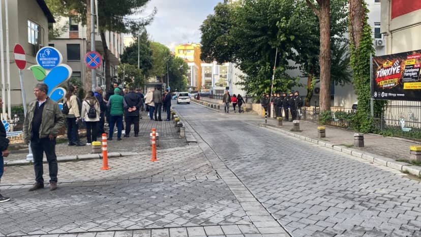 Denizli'de Merkezefendi Belediyesi'ne sabah operasyonu! 27 kişi gözaltına alındı