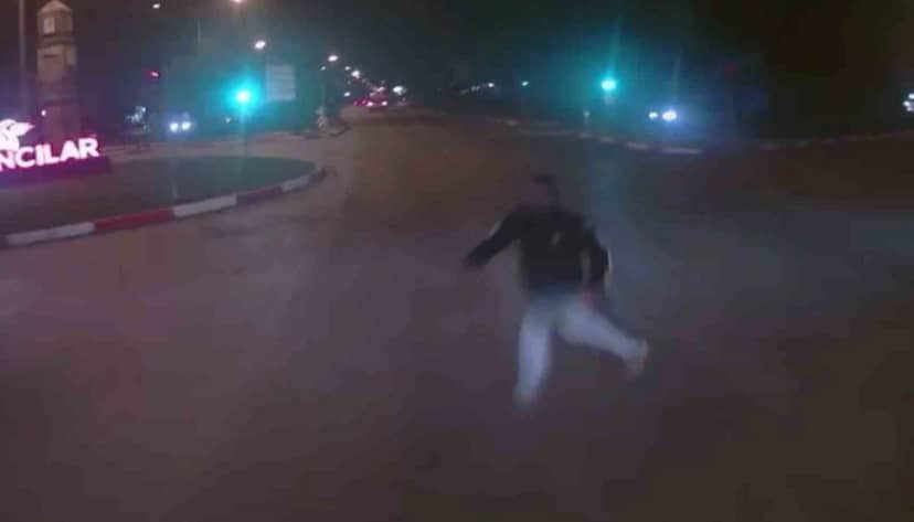 Elazığ Kovancılar'da kamyonun çarptığı yaya ağır yaralandı, kaza anı kameraya yansıdı