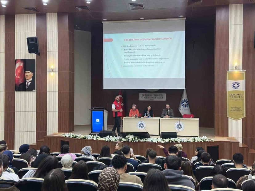 Erzurum Emniyeti üniversitelilere ve velilere güvenli gelecek anlattı