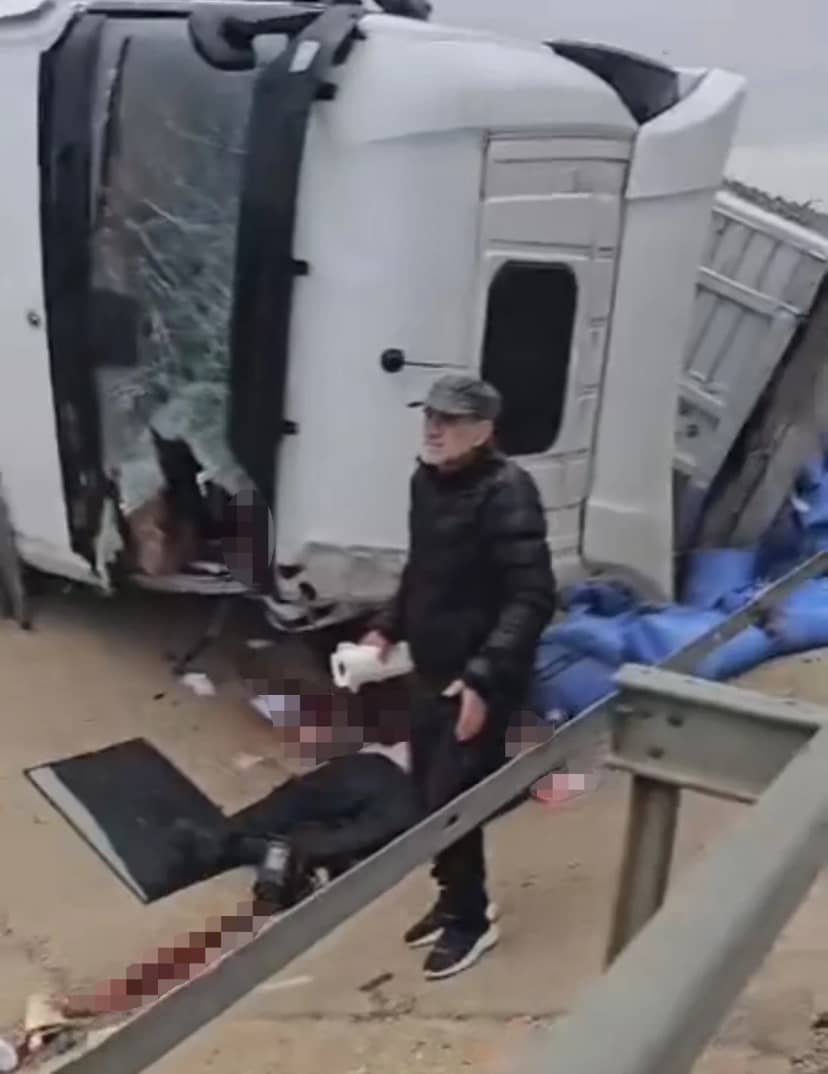 Eskişehir Sivrihisar'da tır yan yattı, 41 yaşındaki sürücünün kolu koptuğu öğrenildi
