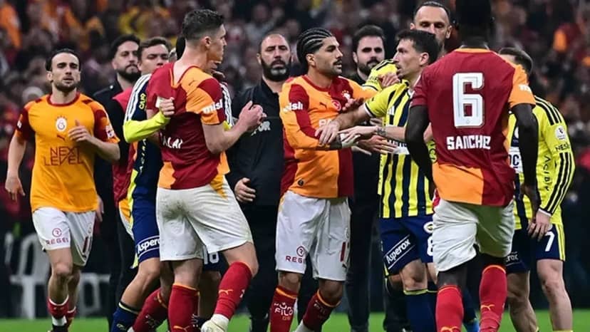 Fenerbahçe den Galatasaray maçı açıklaması: "Şiddetle kınıyoruz, kabul edilemez" 1