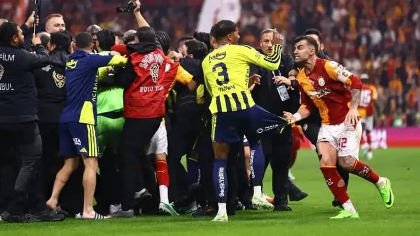 Fenerbahçe den Galatasaray maçı açıklaması: "Şiddetle kınıyoruz, kabul edilemez" 2