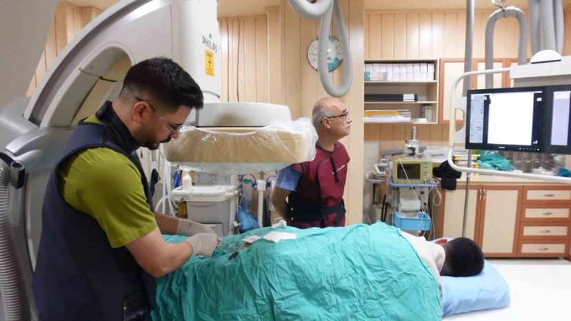 Fırat Üniversitesi Hastanesi'nde venöz vasküler malformasyona köpüklü tedavi yapıldı