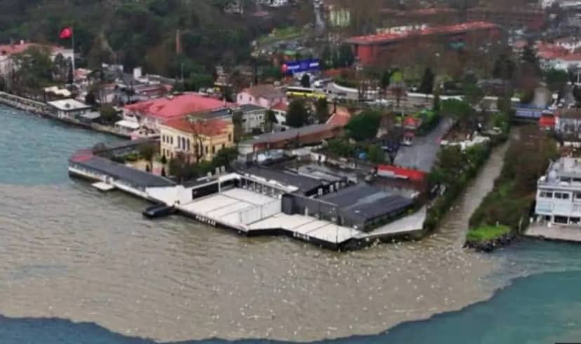 İstanbul da yine aynı görüntü! Çamur Boğaz ı kapladı, deniz kahverengiye döndü 5