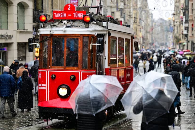 İstanbul için peş peşe uyarı! AKOM saat verdi, 4 ilçeyi sıraladı! Sel riski var