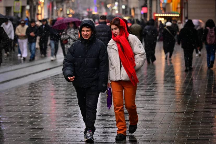 İstanbul için peş peşe uyarı! AKOM saat verdi, 4 ilçeyi sıraladı! Sel riski var