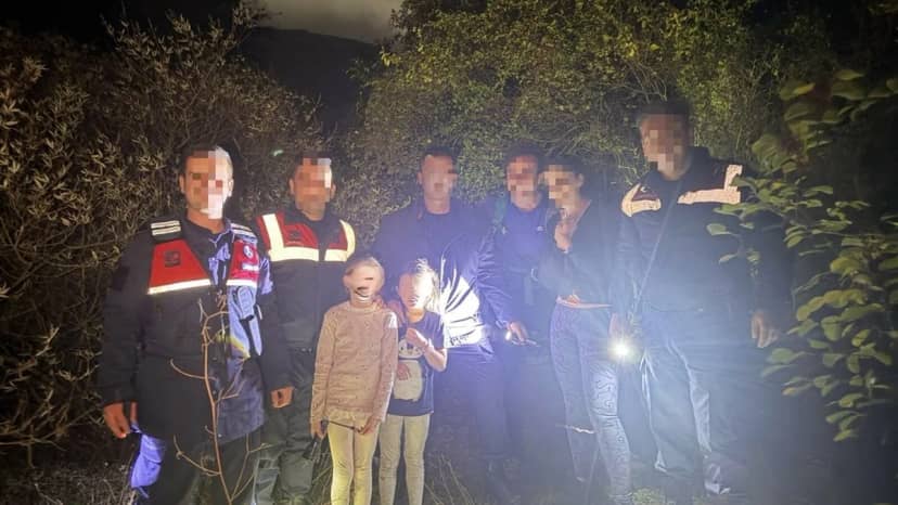 Jandarma, Kuşadası'da doğa gezisinde kaybolan 4 kişilik Alman aileyi gece buldu