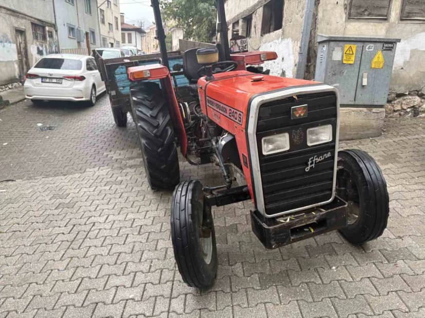 Kastamonu Tosya'da otomobil traktörle çarpıştı, kazada 1 kişi yaralandı