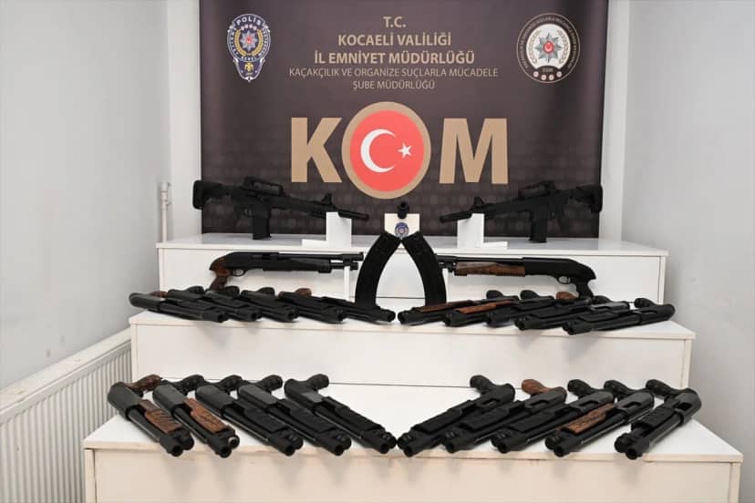 Kocaeli'de operasyonda 25 yivsiz av tüfeği ele geçirildi, 2 zanlı gözaltına alındı