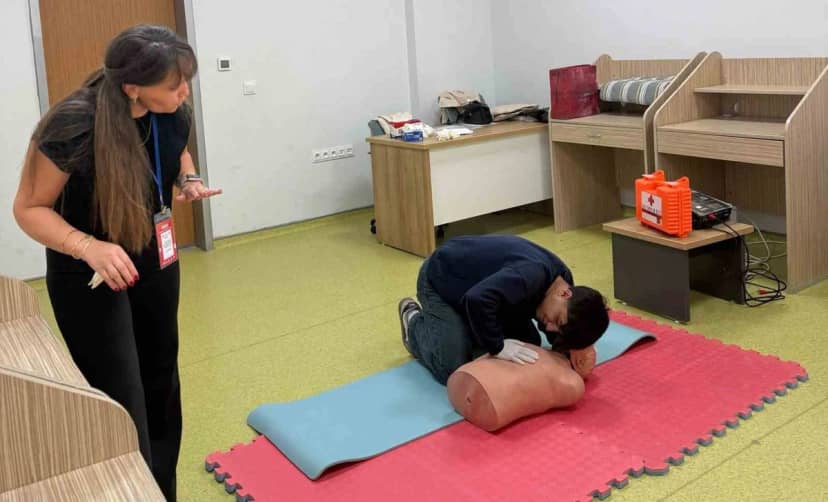 Kütahya Emet'te TÜBİTAK 4007 Bilim Şenliği'nde temel yaşam desteği atölyesi yapıldı