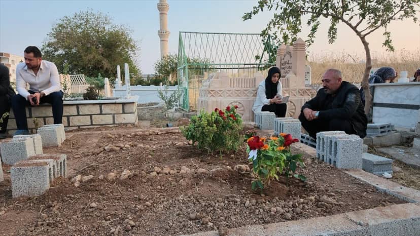 Mardin Nusaybin'de sulama kanalına devrilen otomobilde ölen 6 kişi toprağa verildi
